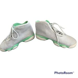 Air Jordan Horizon Green Glow Sneakers Gray/Mint Woven 819848-014 Size 5.5Y